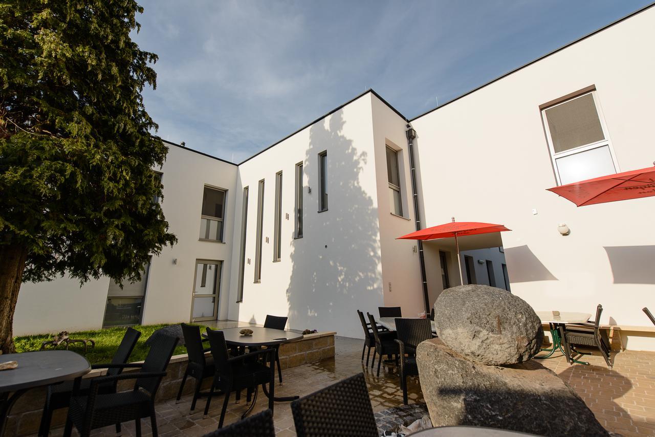 Dorfmeister Business Hotel B&B Weikersdorf am Steinfelde Exterior foto