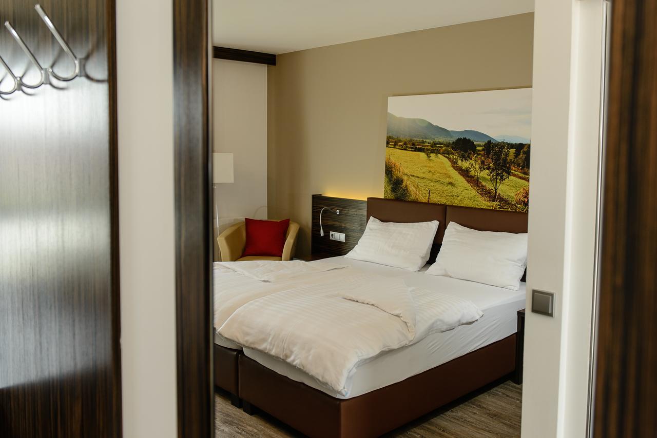 Dorfmeister Business Hotel B&B Weikersdorf am Steinfelde Habitación foto